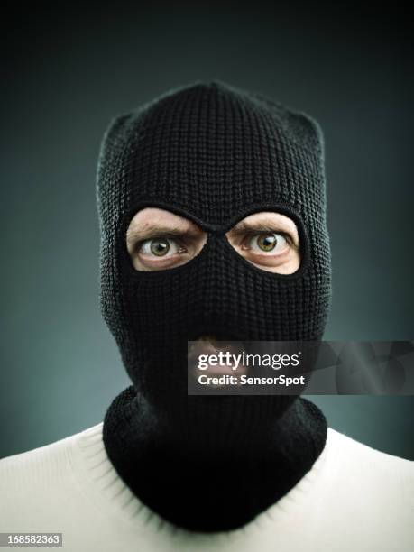 portrait de terroristes - balaclavas photos et images de collection