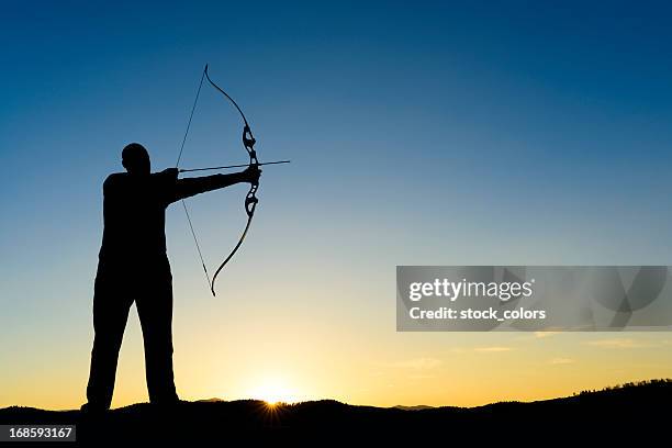 silhueta de esporte - hunting longbow - fotografias e filmes do acervo