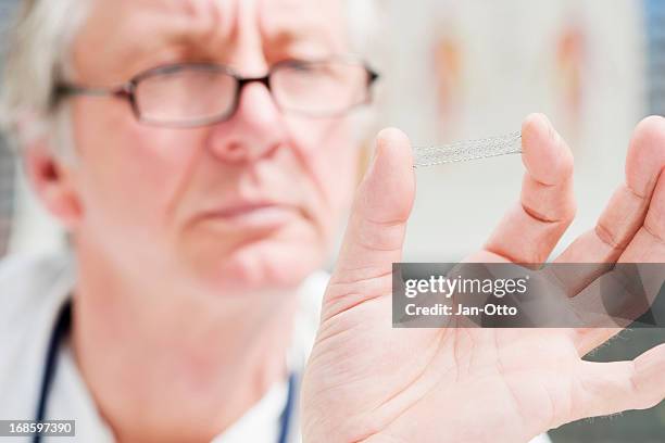 doctor holding stent - stent stock pictures, royalty-free photos & images