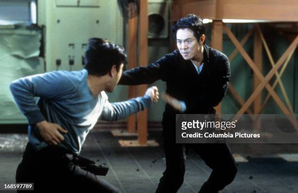 Jet Li fighting man in a scene from the film 'The One', 2001. News Photo -  Getty Images