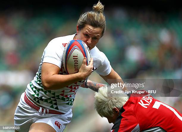 Marlie Packer of England Women holds off Jennifer Kish of Canada in the Women's Cup Semi Final match during day two of the Marriott London Sevens at...