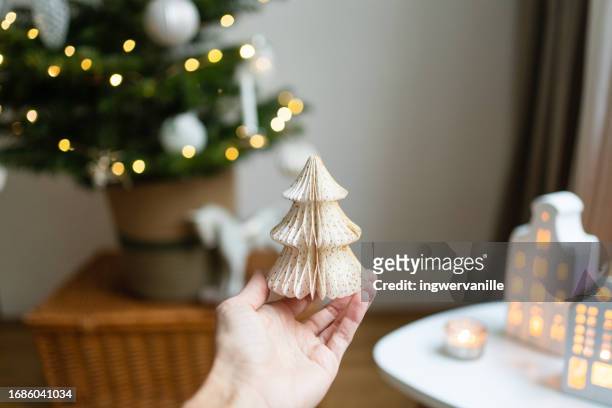 woman´s hand holding alternative eco friendly christmas tree ornament - österreich durchblick stock-fotos und bilder