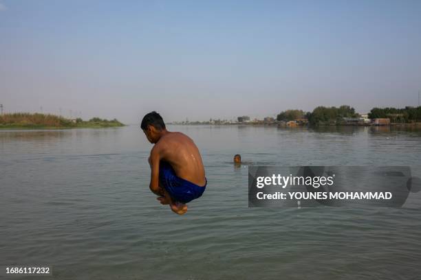 Basra Rivers 1,207 20220818 Stock Photos, High-Res Pictures, and Images - Getty Images