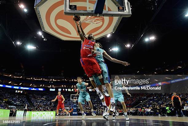 Aaron Jackson of CSKA Moscow shoots a basket during the Turkish Airlines EuroLeague Final Four third place match between FC Barcelona Regal and CSKA...