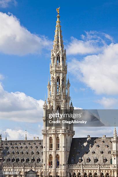 rathaus (hotel de ville), brüssel - grand place stock-fotos und bilder