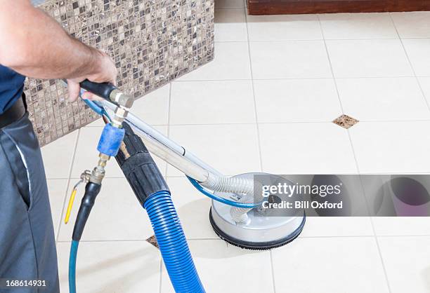 tile and grout cleaning - betegelde vloer stockfoto's en -beelden