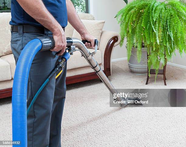 steam cleaning carpets - tapijt stockfoto's en -beelden