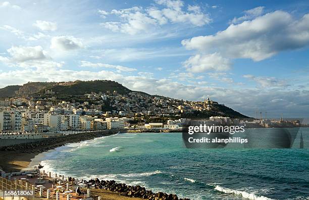 vista de la costa de la bahía de algiers - argel fotografías e imágenes de stock