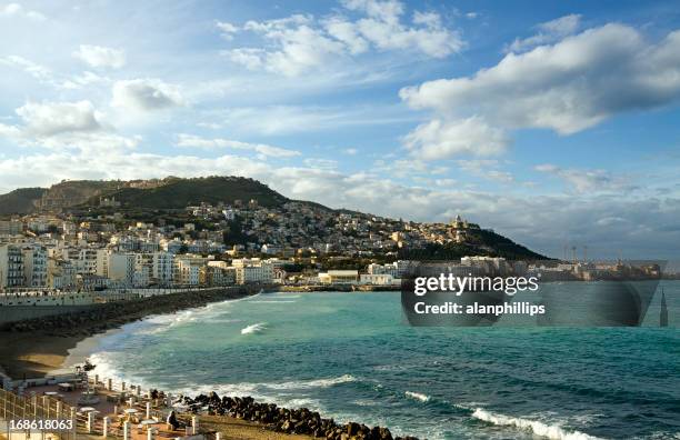 vista da costa na baía de argel - argel imagens e fotografias de stock