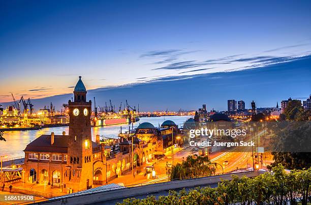 hamburg landungsbrücken (landing stufen) und harbour - elbe stock-fotos und bilder
