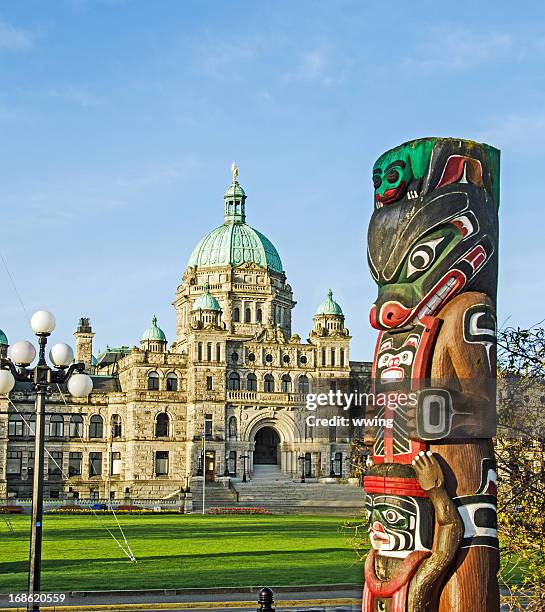 parlamentsgebäude in victoria, british columbia - government victoria stock-fotos und bilder