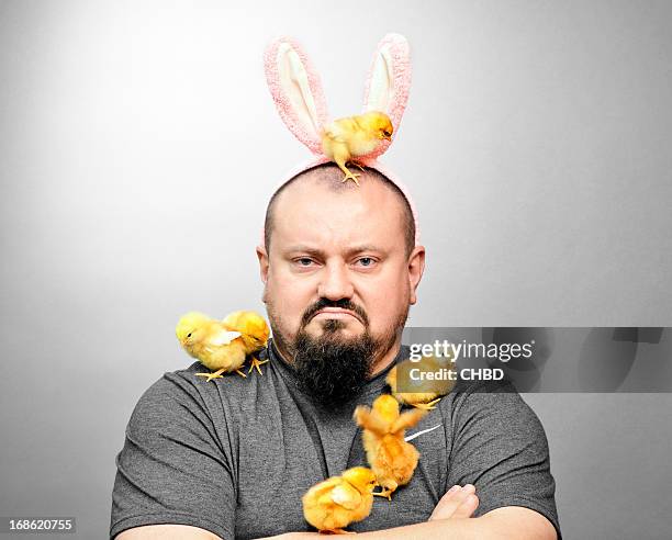 mad easter bunny - easter bunny man stockfoto's en -beelden