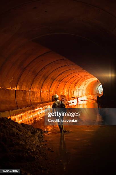 construcción del túnel subterráneo - túnel de carretera fotografías e imágenes de stock