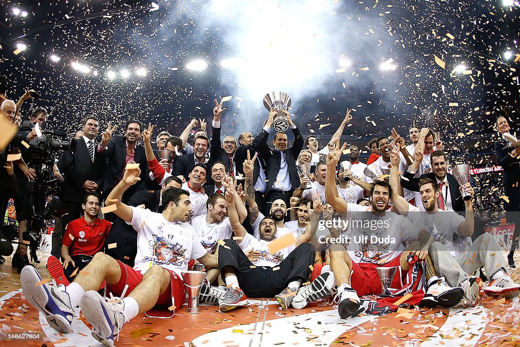 Champions Awards Ceremony - Turkish Airlines EuroLeague Final Four