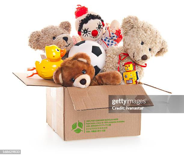 caja de donaciones con osito de peluche, robots y juguetes - toy box fotografías e imágenes de stock