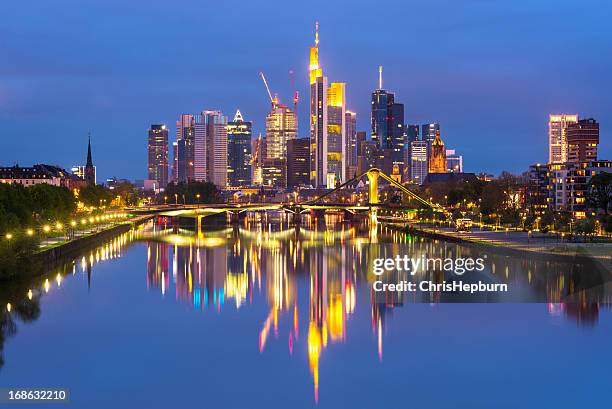 skyline von frankfurt am main, deutschland - messeturm stock-fotos und bilder