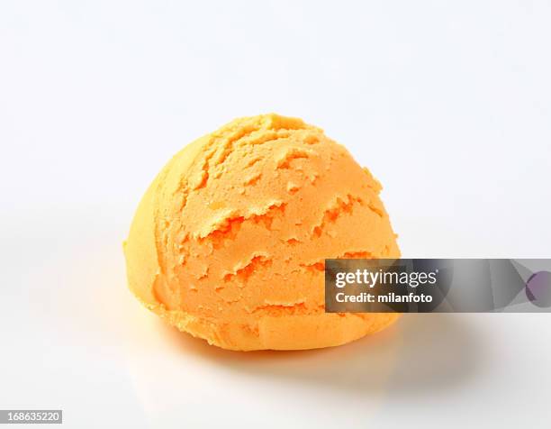 scoop of icecream - scoop shape stockfoto's en -beelden