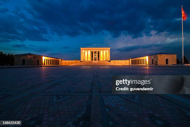 anitkabir in der dämmerung - atatürk stock-fotos und bilder