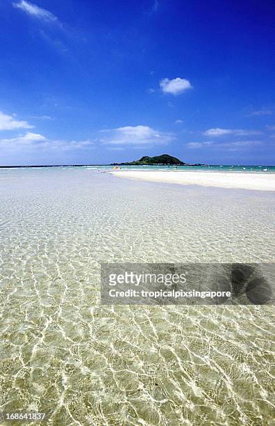 südkorea, jeju island, north coast, hyeop – jae beach. - jeju stock-fotos und bilder