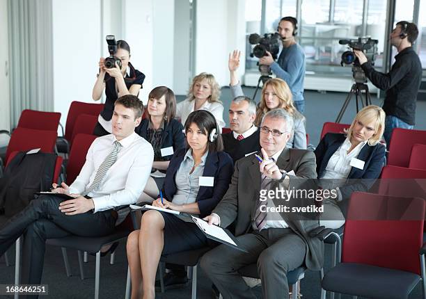 press conference. - persconferentie stockfoto's en -beelden