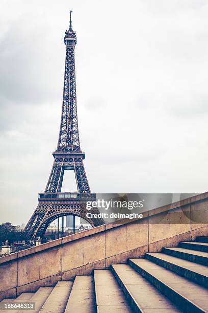paris eiffel tower - quartier du trocadéro stock pictures, royalty-free photos & images