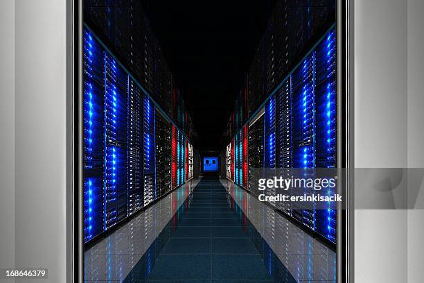 hi-tech data center server-raum - supercomputer stock-fotos und bilder