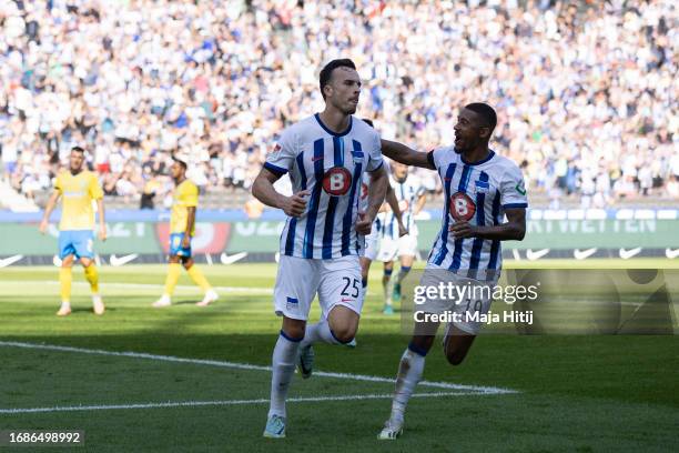 Haris Tabakovic of Hertha BSC celebrates with team mates after scoring the team's second goal during the Second Bundesliga match between Hertha BSC...