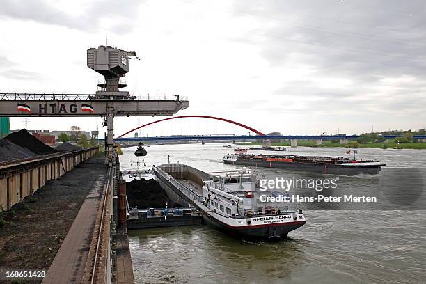 coal transshipment terminal, harbour of duisburg - duisburg stock pictures, royalty-free photos & images