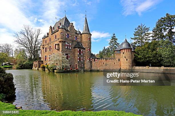 satzvey castle near euskirchen, eifel, germany - moat stock pictures, royalty-free photos & images