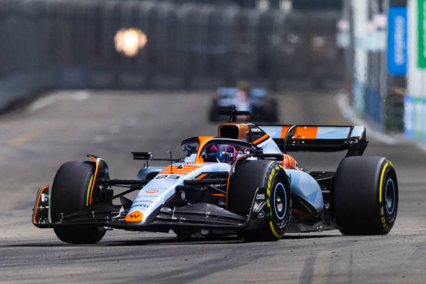 F1 Grand Prix of SingaporeSINGAPORE, SINGAPORE - SEPTEMBER 17: Alexander Albon of Thailand driving the (23) Williams FW45 Mercedes on track during the F1 Grand Prix of Singapore at Marina Bay Street Circuit on September 17, 2023 in Singapore, Singapore.