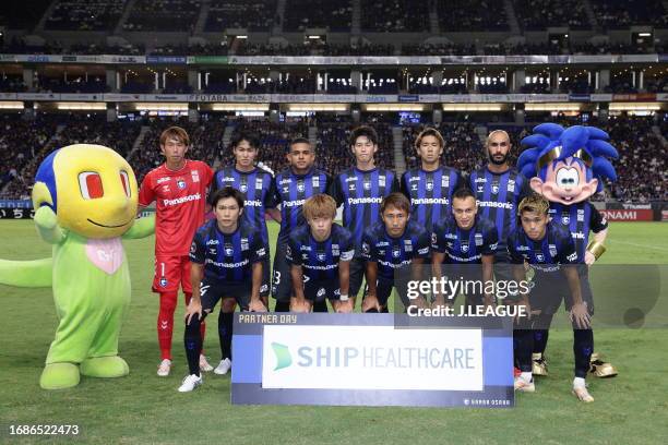 Gamba Osaka players line up for the team photos prior to the J.LEAGUE Meiji Yasuda J1 27th Sec. Match between Gamba Osaka and Albirex Niigata at...