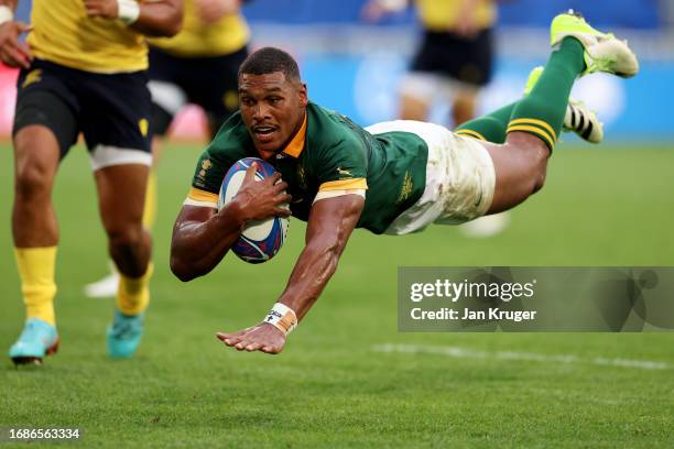 Damian Willemse of South Africa scores his team's fourth try during the Rugby World Cup France 2023 match between South Africa and Romania at Nouveau...