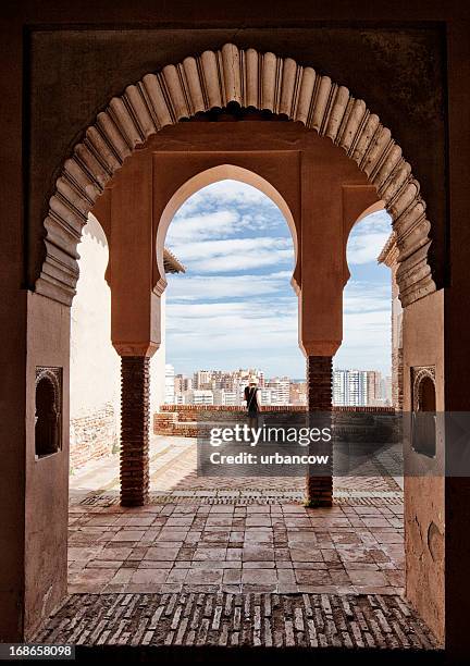 alcazaba vista - malaga fotografías e imágenes de stock