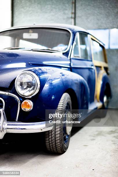 morris minor traveller - morris traveller stock pictures, royalty-free photos & images