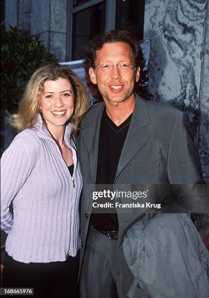 Fiona Coors and Stephen Schwartz at press conference for "Vivity" In Hamburg