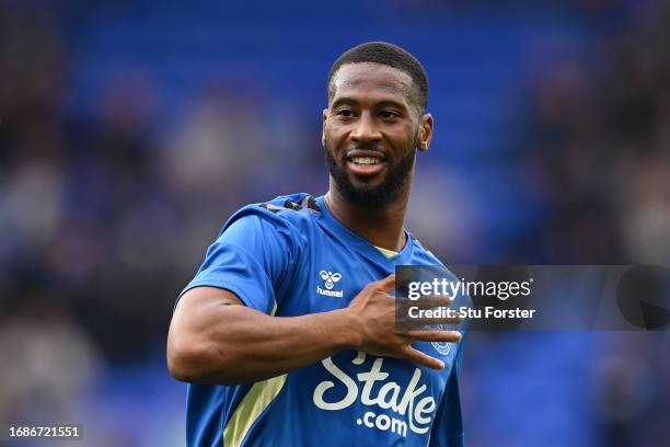 Beto of Everton reacts in the warm up prior to the Premier League match between Everton FC and Arsenal FC at Goodison Park on September 17, 2023 in...