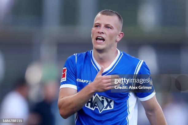 Tim Skarke of SV Darmstadt 98 celebrates after scoring the team's third goal during the Bundesliga match between SV Darmstadt 98 and Borussia...