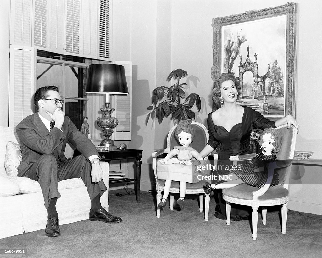 Steve R. Allen TV host Steve Allen, wife/actress Jayne Meadows at home in 1955 -- News ...