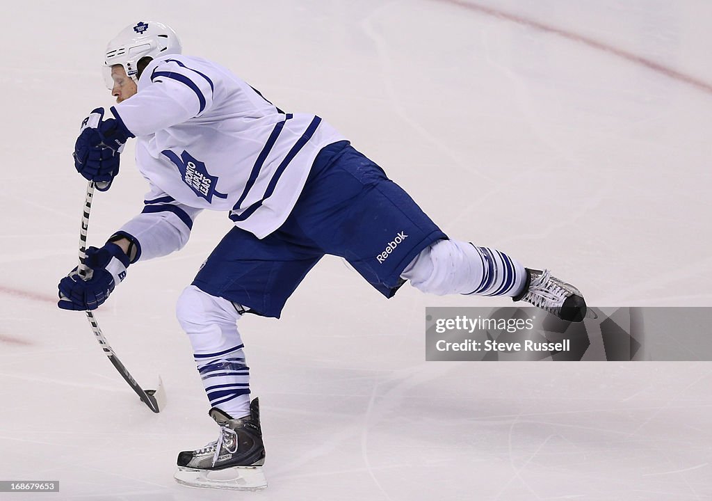 Phil Kessel fires a shot that leads to Nazem Kadri's goal