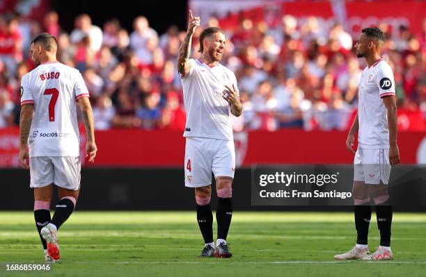 Sergio Ramos of Sevilla speaks with teammate Djibril Sow during the LaLiga EA Sports match between Sevilla FC and UD Las Palmas at Estadio Ramon...