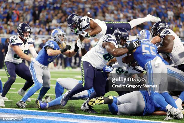 Kenneth Walker III of the Seattle Seahawks dives for a touchdown during the first quarter against the Detroit Lions at Ford Field on September 17,...