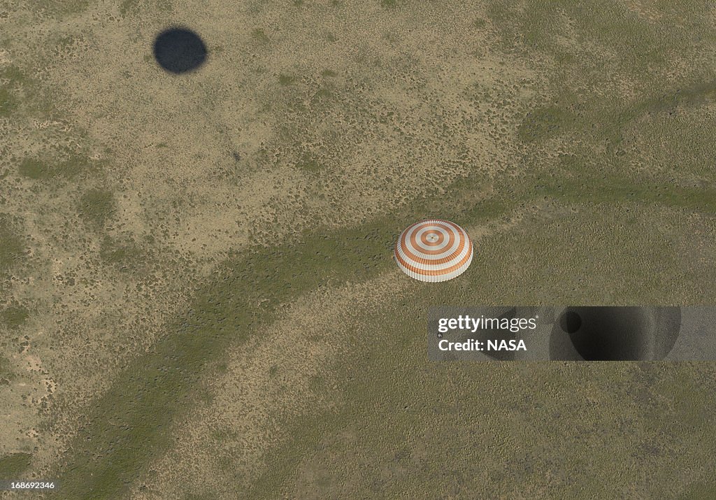 Soyuz TMA-07M Spacecraft Safely Returns Space Crew