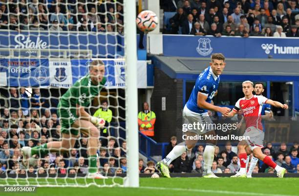Leandro Trossard of Arsenal scores the team's first goal during the Premier League match between Everton FC and Arsenal FC at Goodison Park on...