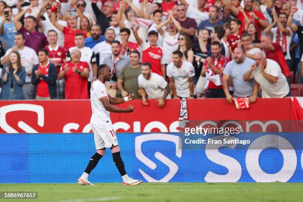 Dodi Lukebakio of Sevilla celebrates after scoring the team's first goal during the LaLiga EA Sports match between Sevilla FC and UD Las Palmas at...
