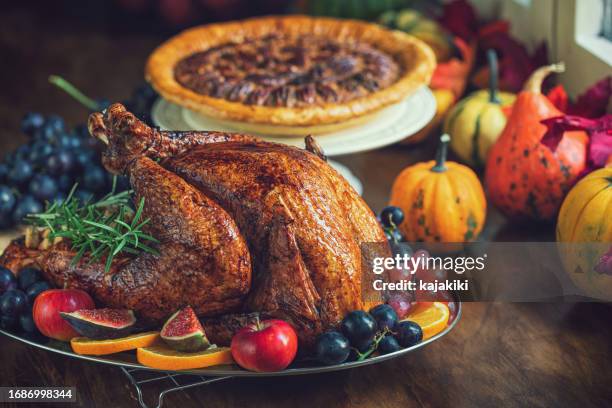 traditional stuffed turkey for thanksgiving holidays - peru assado imagens e fotografias de stock