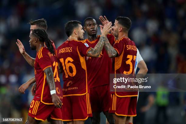 Bryan Cristante with his teammates of AS Roma celebrates after scoring the teams third goal during the Serie A TIM match between AS Roma and Empoli...