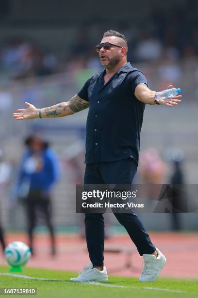Antonio Mohamed, coach of Pumas UNAM reacts during the 8th round match between Pumas UNAM and Atletico San Luis as part of the Torneo Apertura 2023...