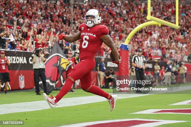 James Conner of the Arizona Cardinals scores a touchdown during the first quarter in the game against the New York Giants at State Farm Stadium on...