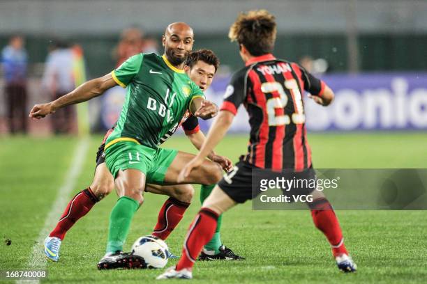 Frederic Kanoute of Beijing Guoan and Ko Yo-Han of FC Seoul battle for the ball during the AFC Champions League Round of 16 match between Beijing...