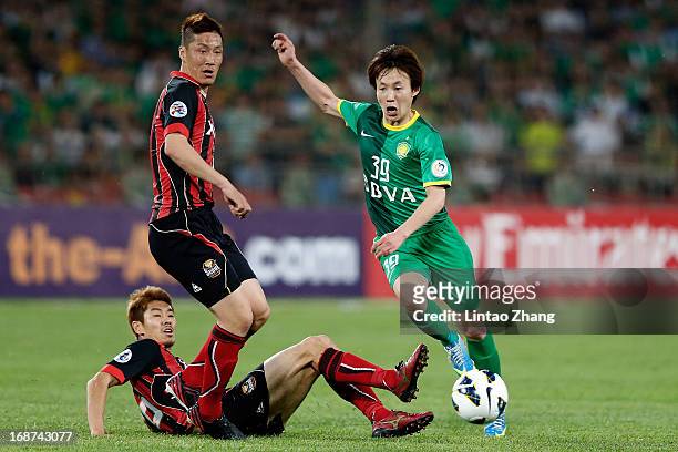 Piao Cheng of Beijing Guoan challenges Kim Jin-Kyu of Seoul FC during the AFC Champions League Round of 16 match between Beijing Guoan and Seoul FC...